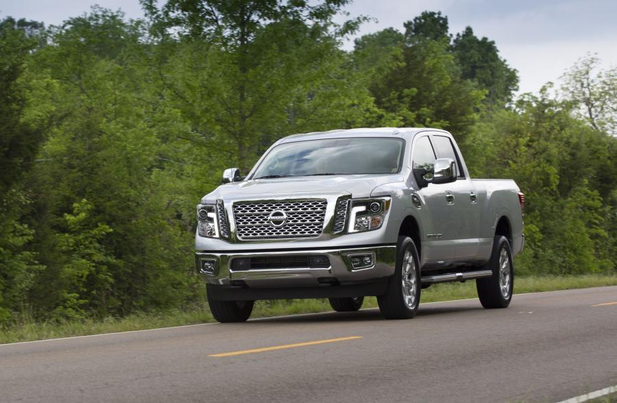  Nissan Titan XD SL Crew Cab 2016 года  (фото 6 из 11)
